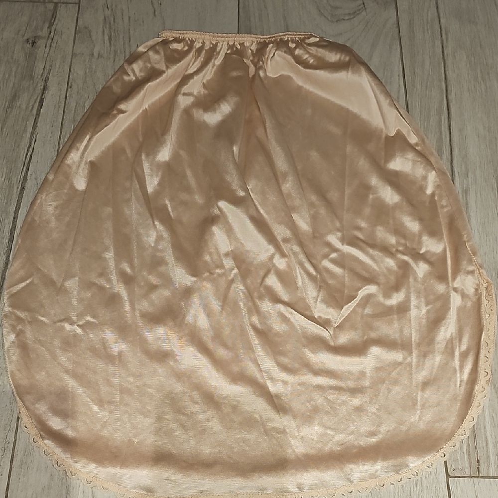 Warner's Satin Tricot Peach Half Slip Size S